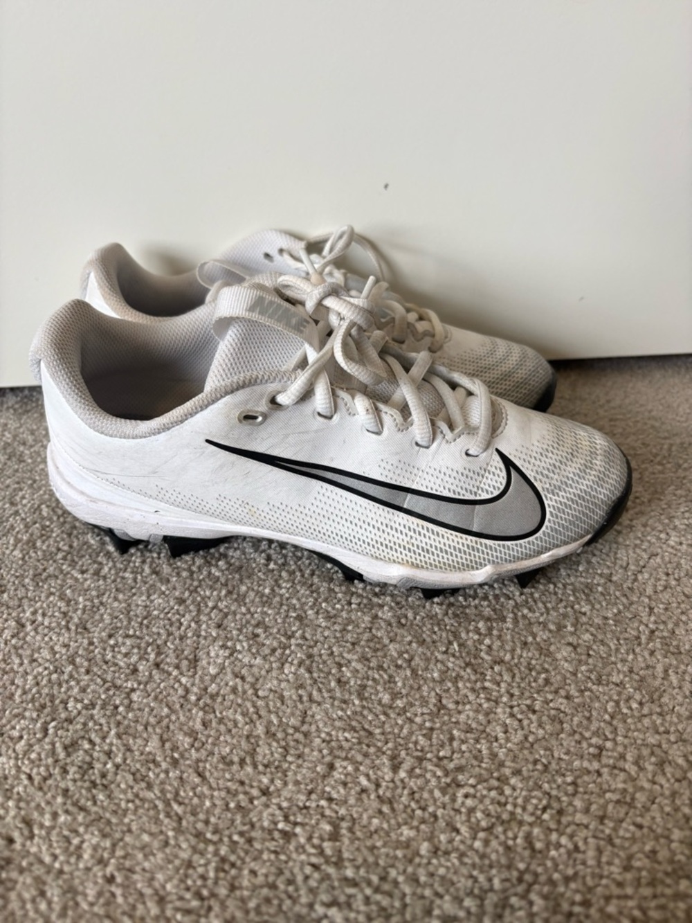Nike Kids White and Black Baseball Cleats